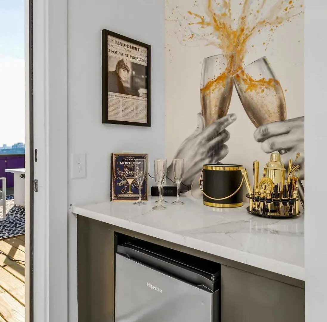 Rooftop Skyline Views - Private Hot Tub - Fire Pit Nashville United States